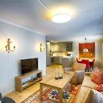 Handicap-friendly With 3 Bedrooms *